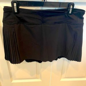 Lululemon black play off the pleats tennis skirt